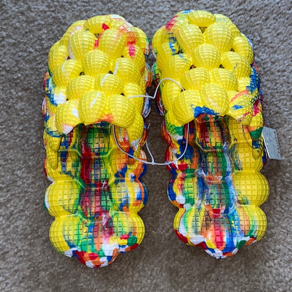 Womens yellow tie dye bubble closed toe slides NEW size 9